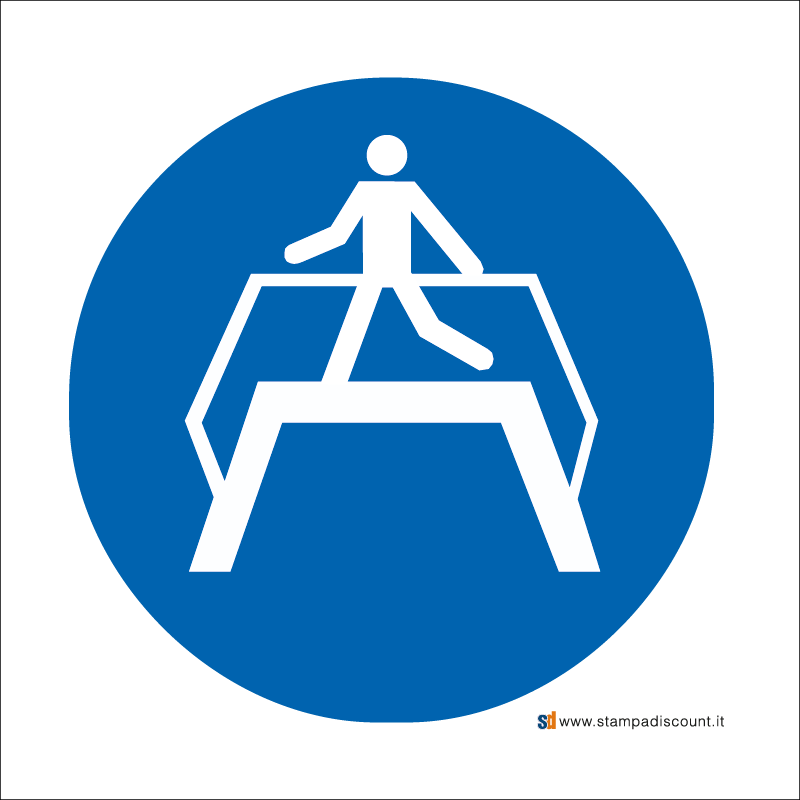 Obbligatorio utilizzare il ponte pedonale - Bordo Macchina