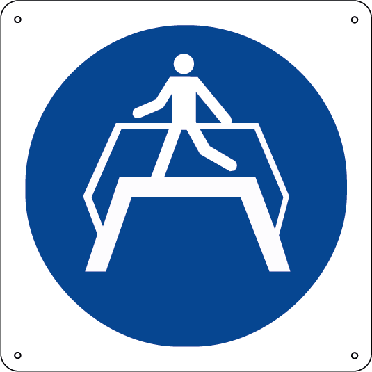 Obbligatorio utilizzare il ponte pedonale quadrato